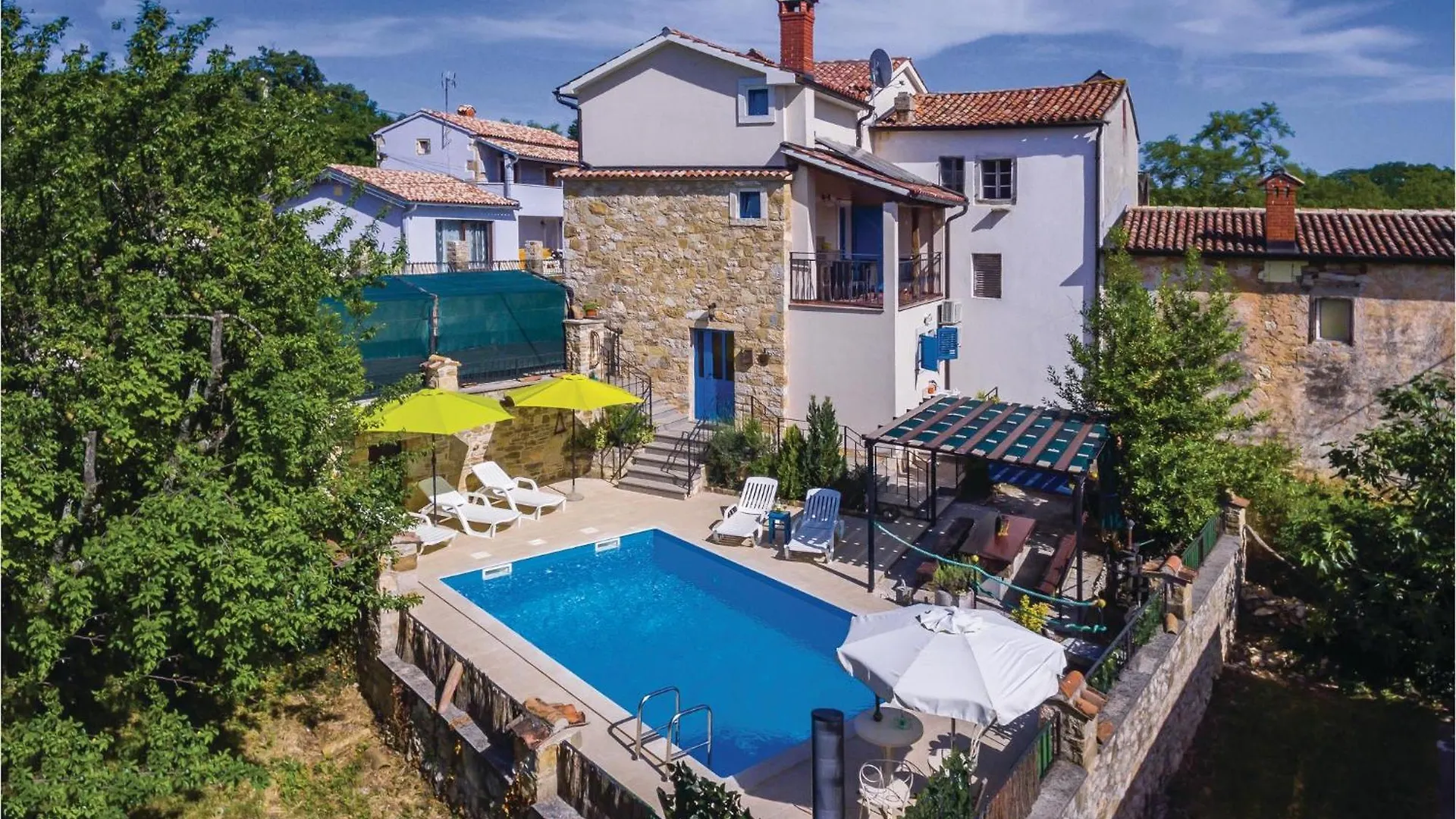 2 Bedroom Awesome Home In Kamena Vas Karojba